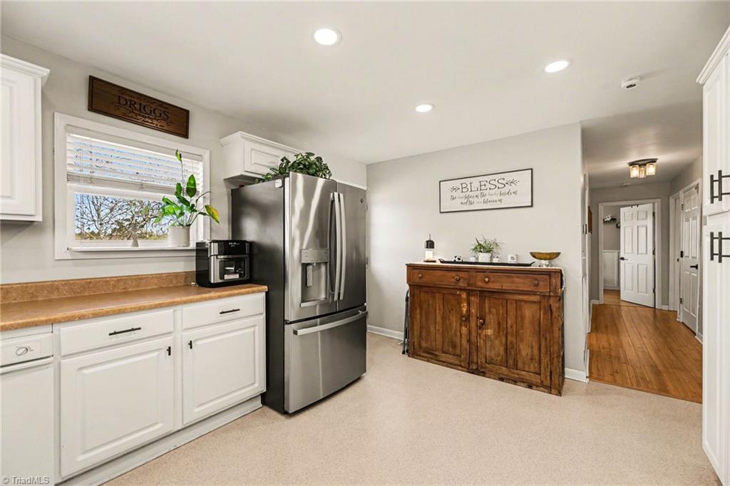 3216 Flat Swamp Road Denton, NC 27239 - Photo 15 of 50 Refrigerator does not convey.