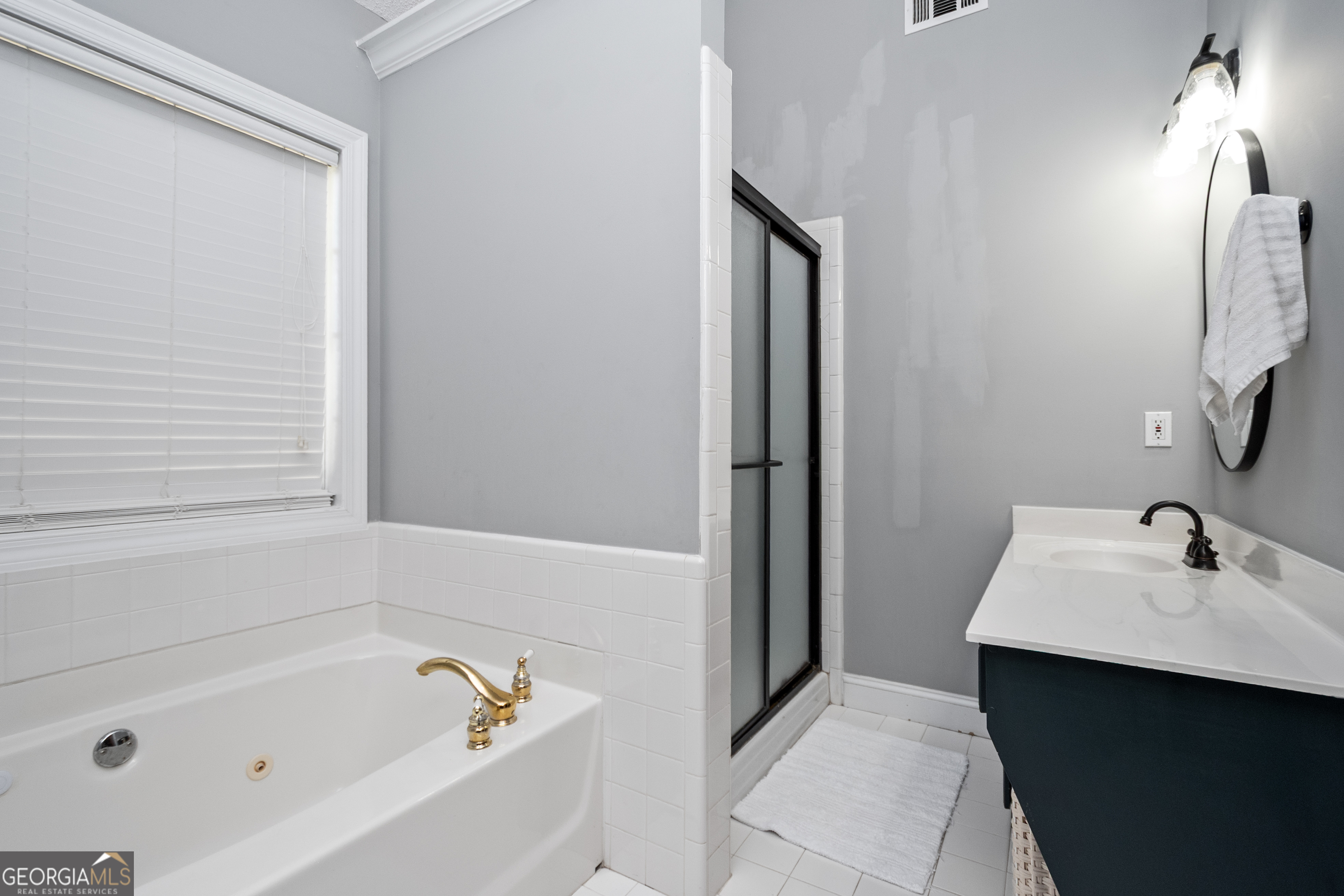 568 Martin Mill Road Moreland, GA 30259 - Photo 25 of 70 a bathroom with a bathtub sink and mirror
