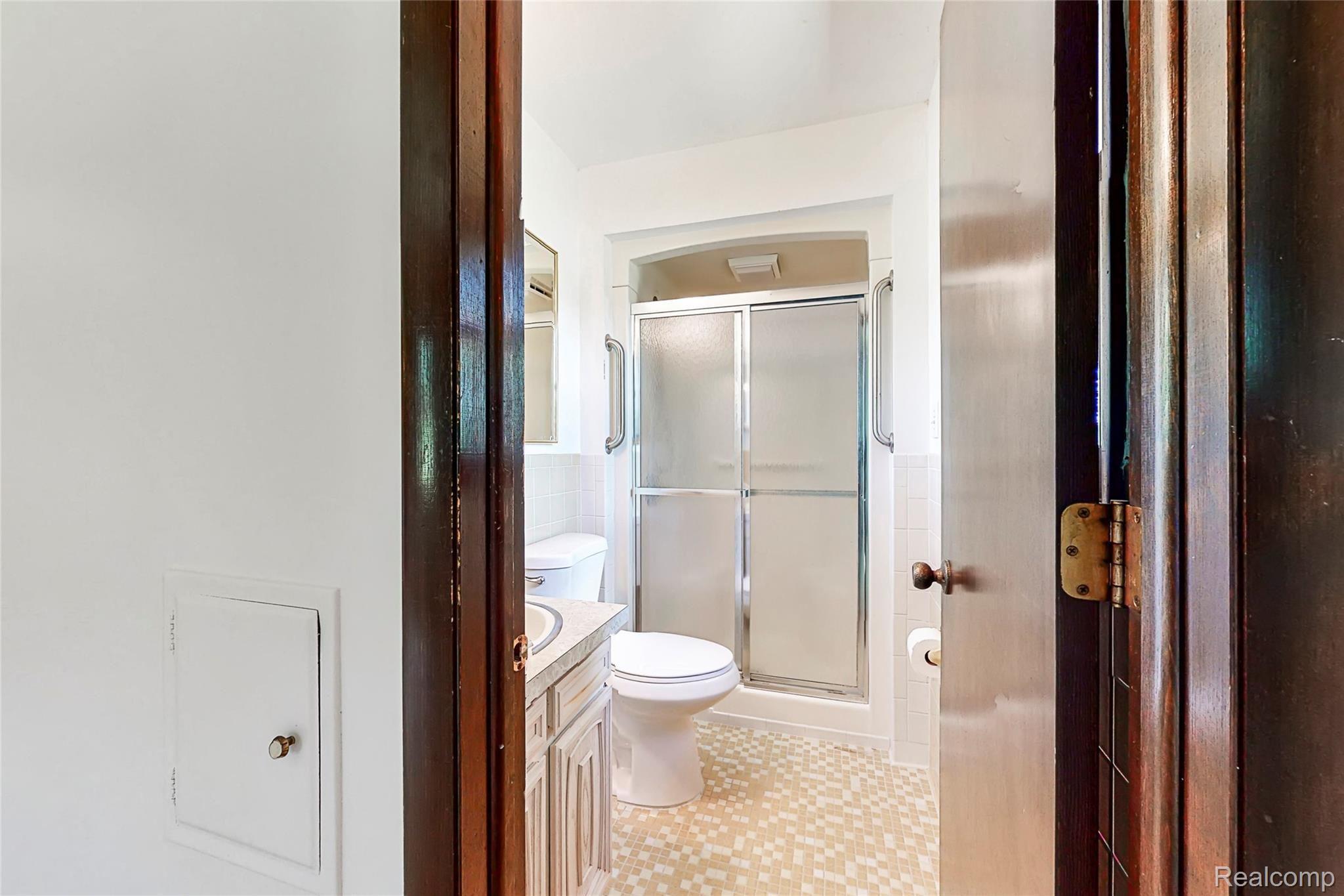 58504 Travis Road New Hudson, MI 48165 - Photo 18 of 53 Master bathroom