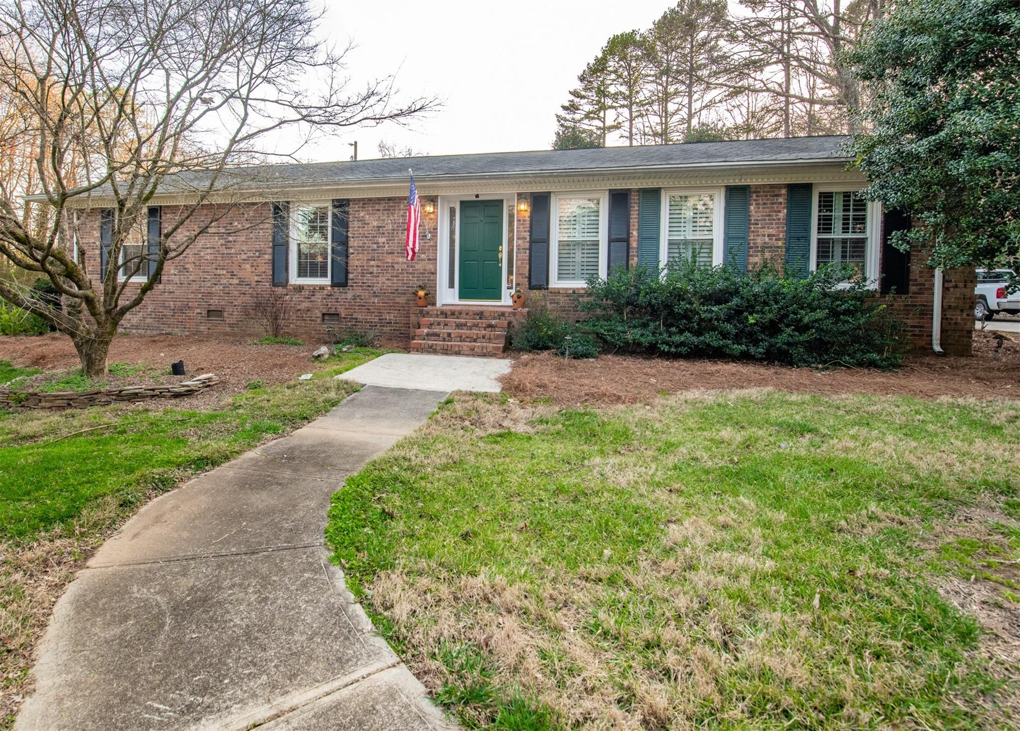9005 Hood Road Charlotte, NC 28215 - Photo 2 of 28 Gallery Image 2