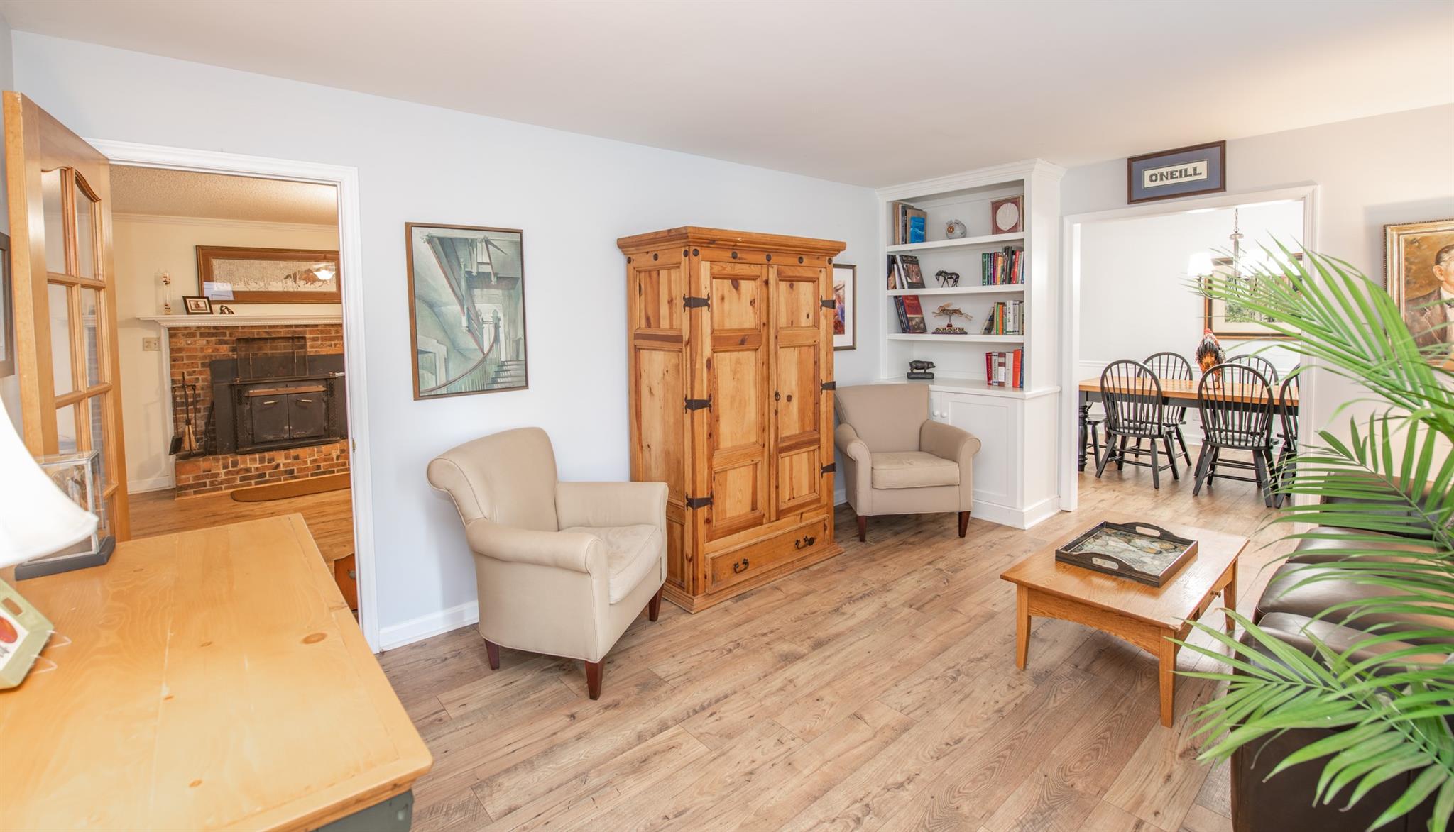 9005 Hood Road Charlotte, NC 28215 - Photo 3 of 28 Gallery Image 3