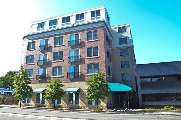 $4,900 | 323 Boylston Street, Unit 201, Brookline, MA 02445
