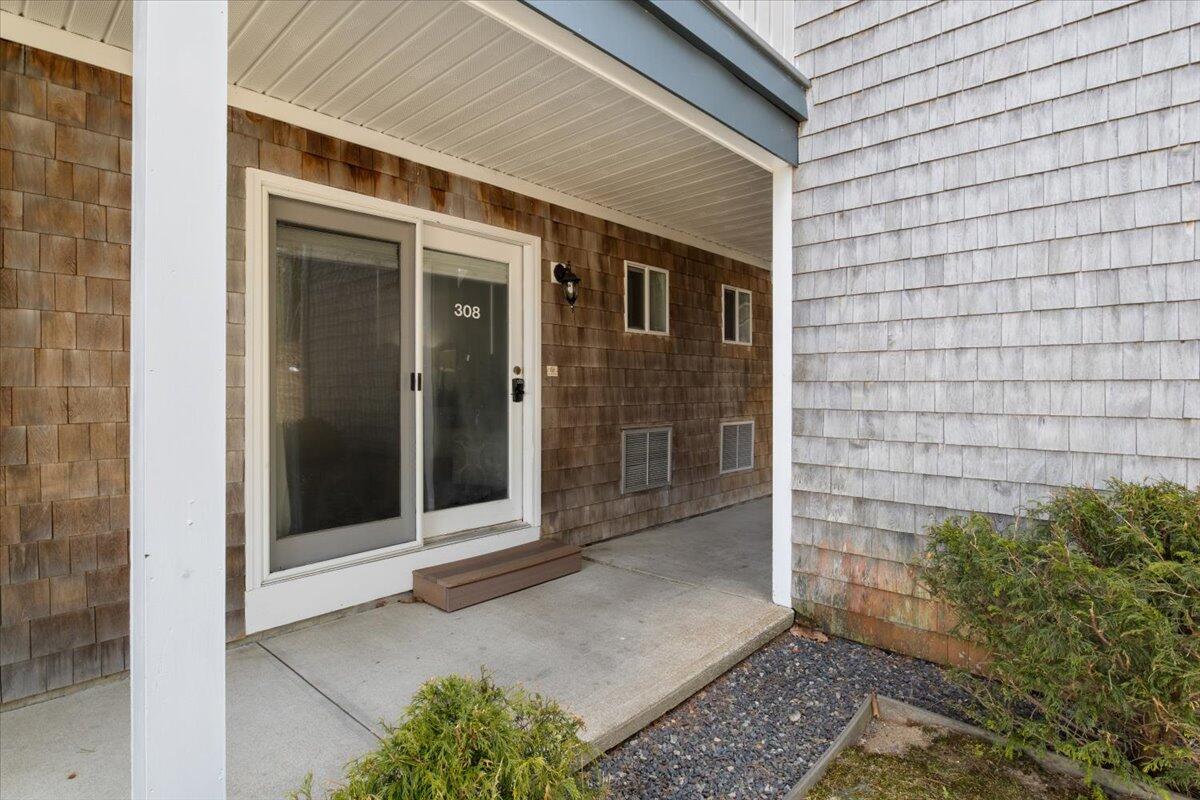 35 Main Street, Unit 8 Ogunquit, ME 03907 - Photo 14 of 22 Rear suite entry