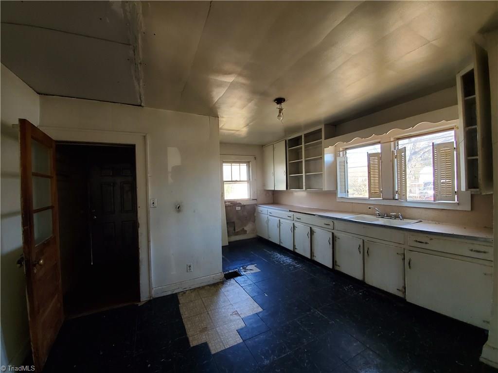 237 Polo Road Winston-Salem, NC 27105 - Photo 7 of 10 Gallery Image 7