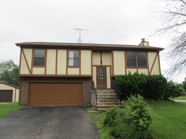 3055 Timber Hill Lane Aurora, IL 60504 - Photo 1 of 23 a front view of a house with garden