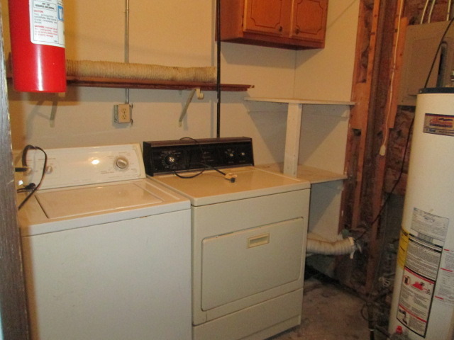3055 Timber Hill Lane Aurora, IL 60504 - Photo 21 of 23 a utility room with dryer and washer