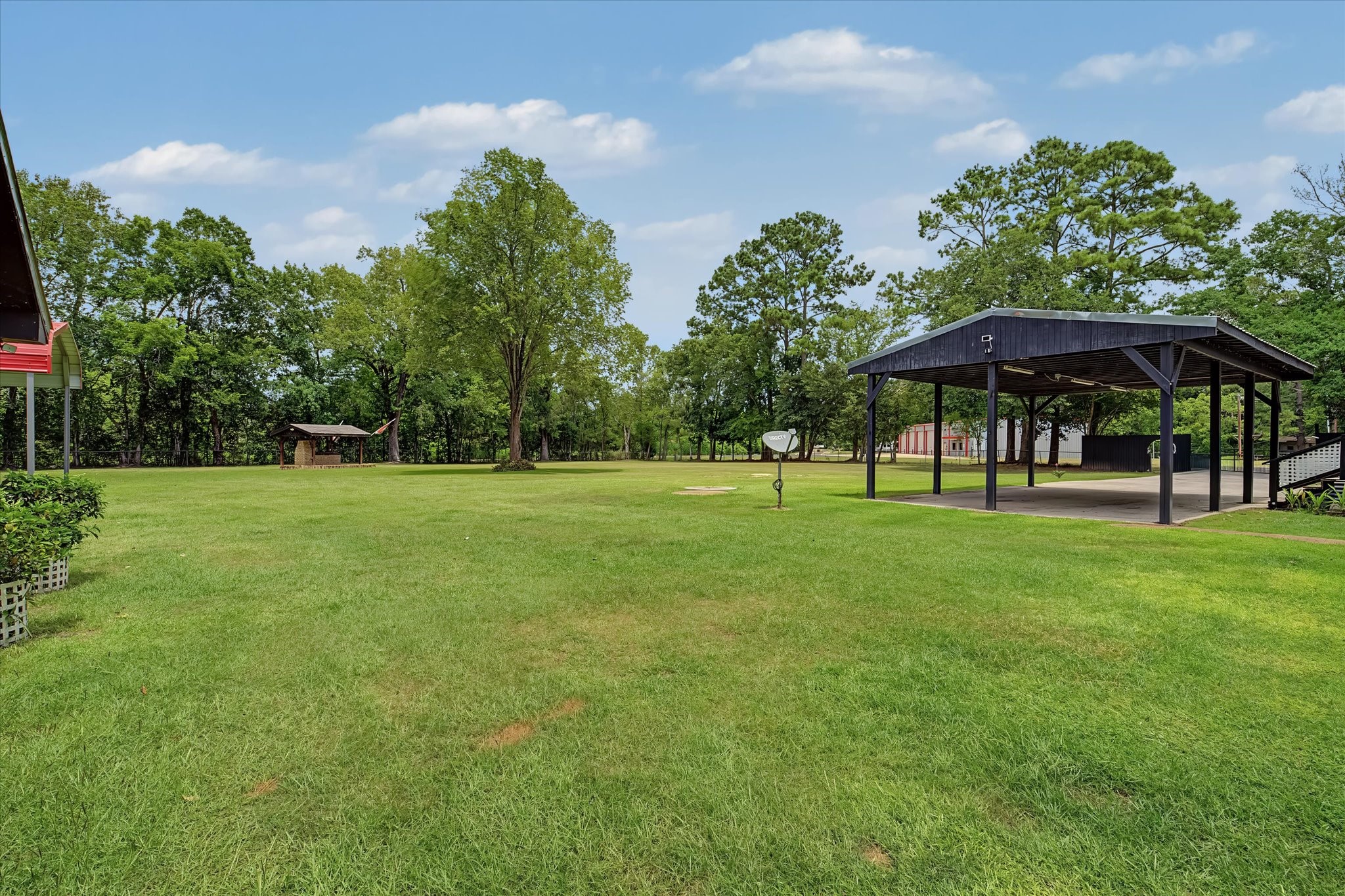 527 Number 9 Road Wallisville, TX 77597 - Photo 5 of 29 Gallery Image 5