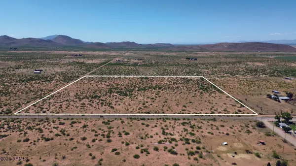 a view of a sky view