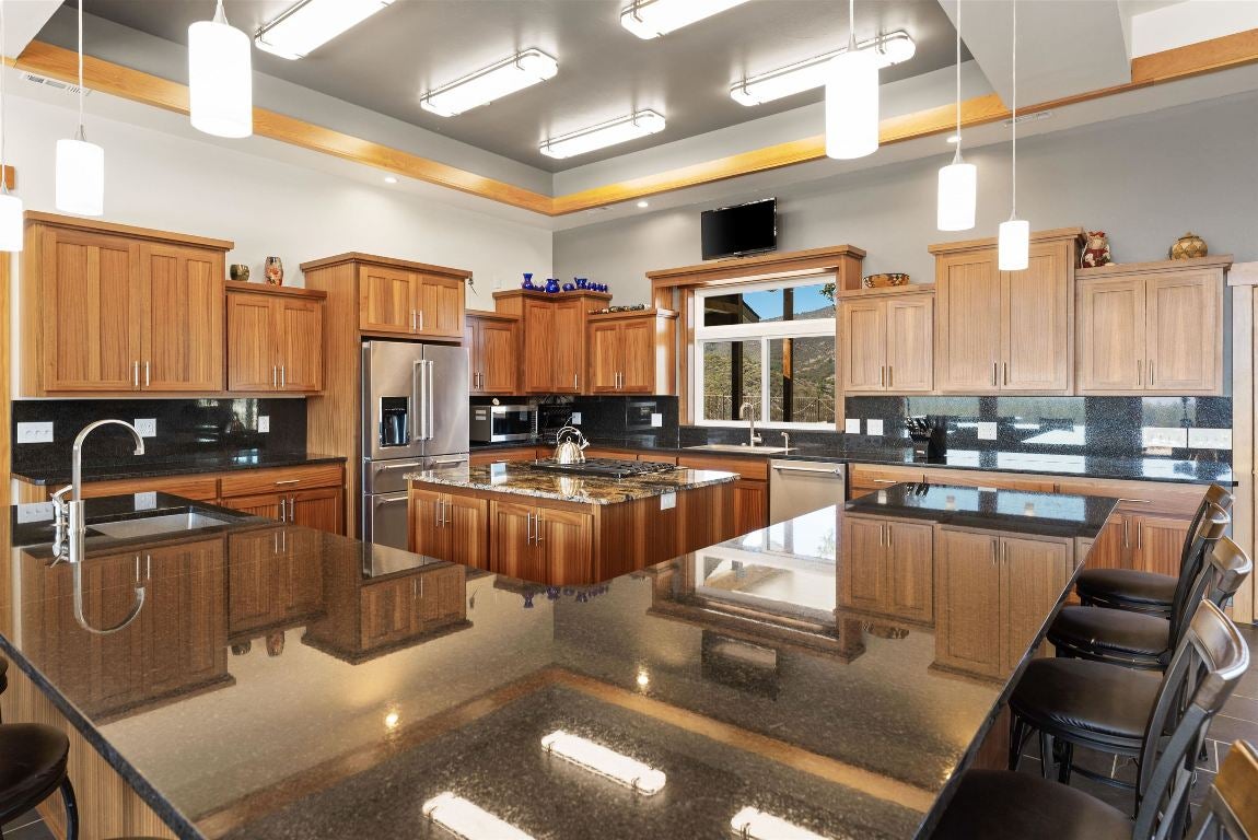 5317 Schulmeyer Road Yreka, CA 96097 - Photo 3 of 27 Gallery Image 3
