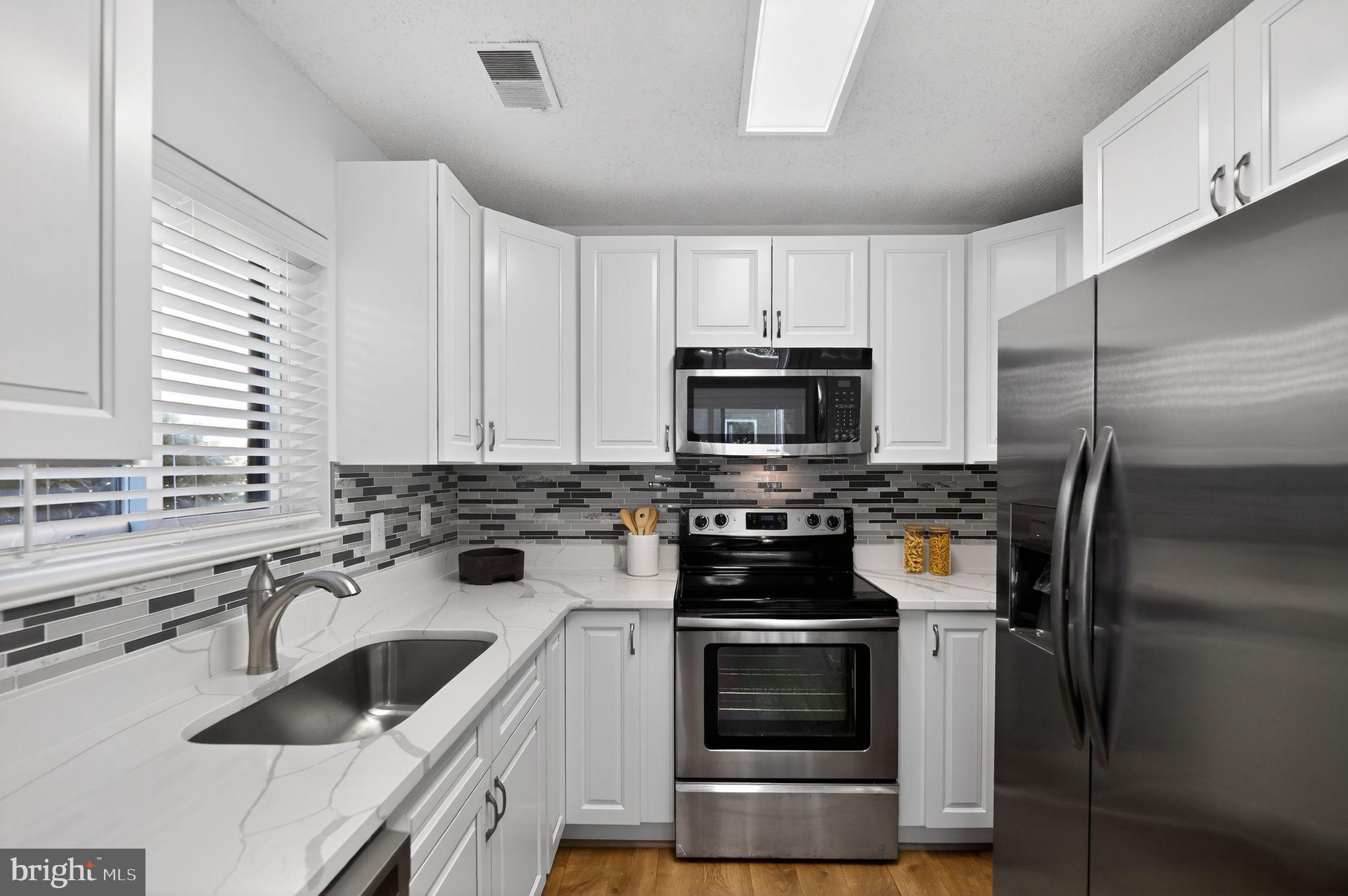 1957 A Villaridge Drive Reston, VA 20191 - Photo 5 of 38