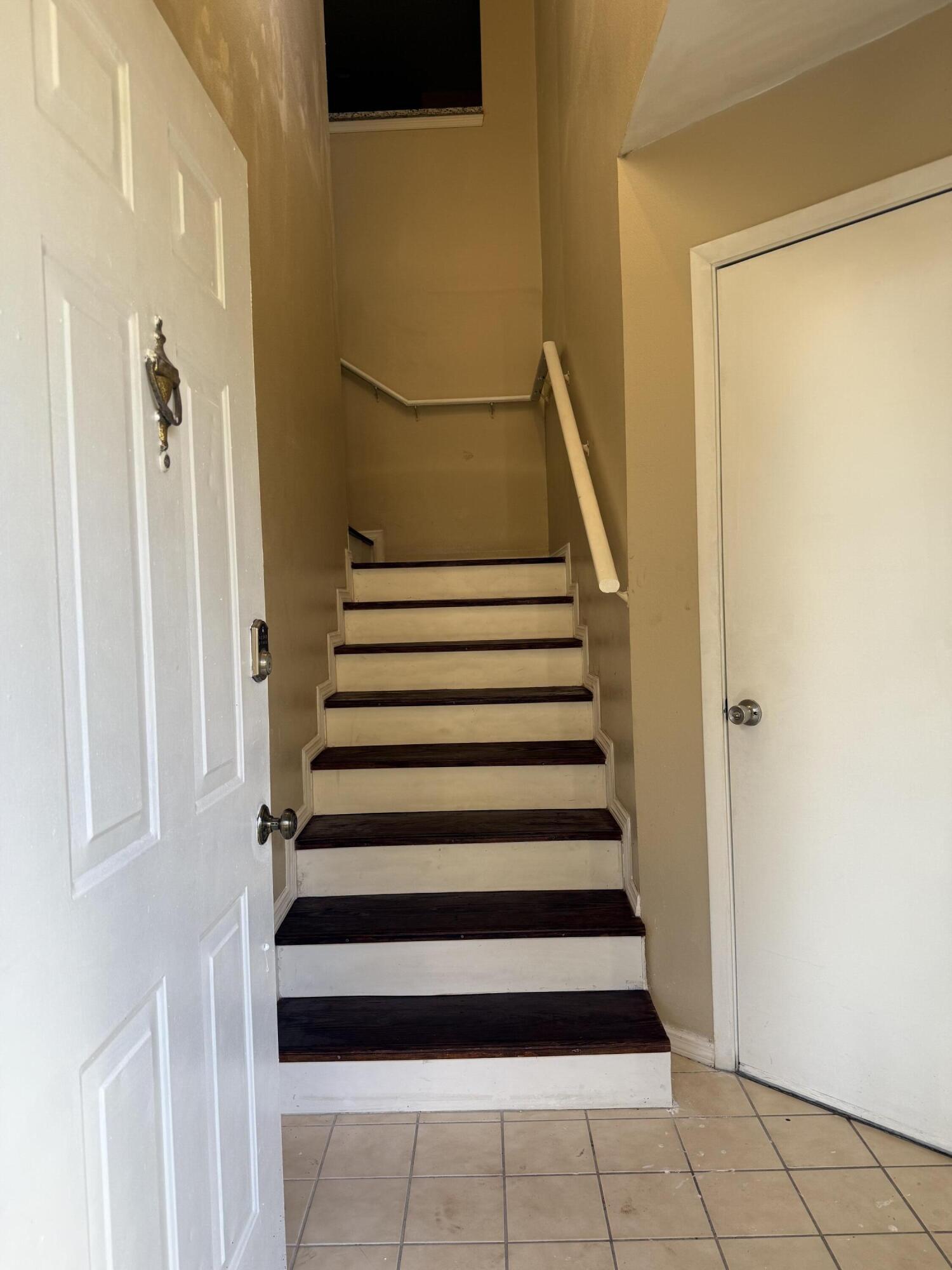 683 Post Oak Circle, Unit 105 Altamonte Springs, FL 32701 - Photo 2 of 22 a view of entryway