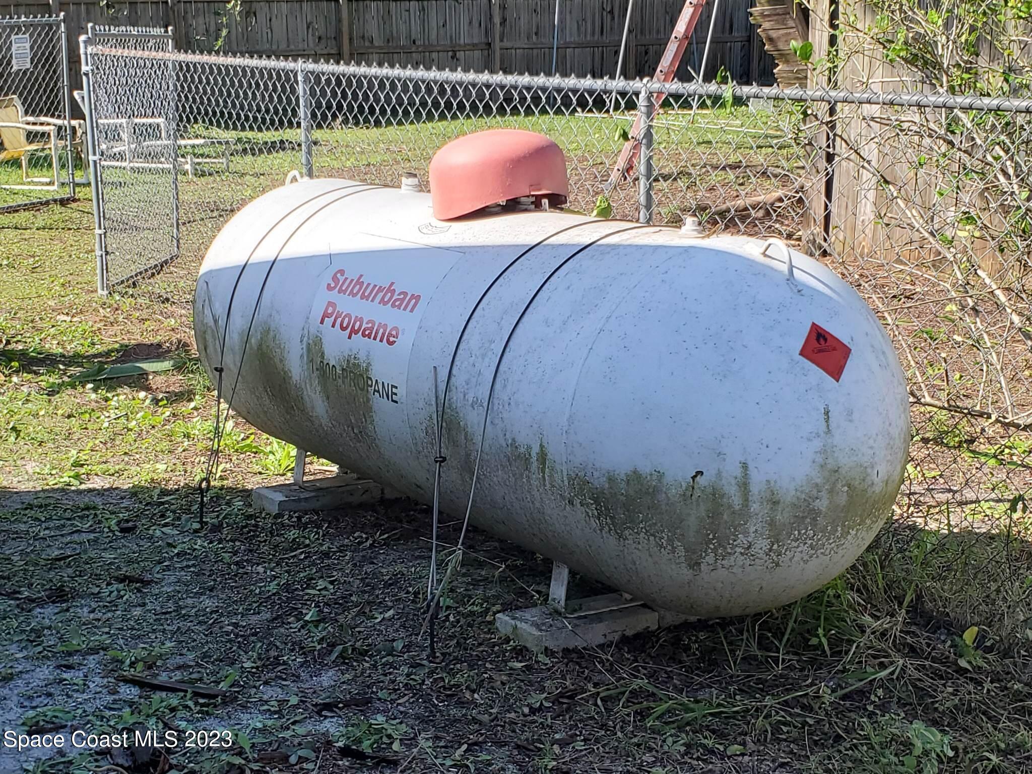 3030 Hield Road Melbourne, FL 32904 - Photo 35 of 36 Propane tank