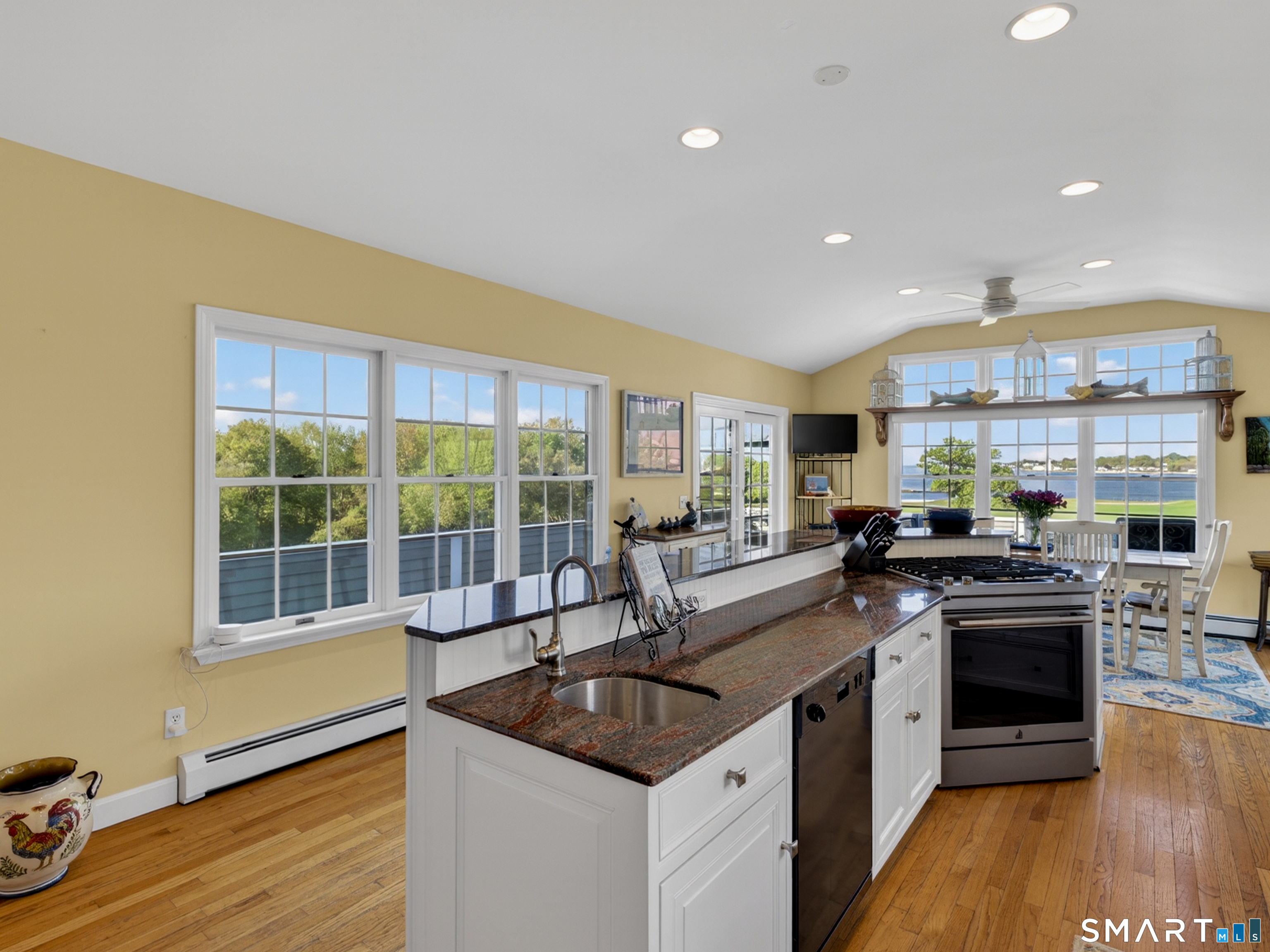 839 Eastern Point Road Groton, CT 06340 - Photo 5 of 37