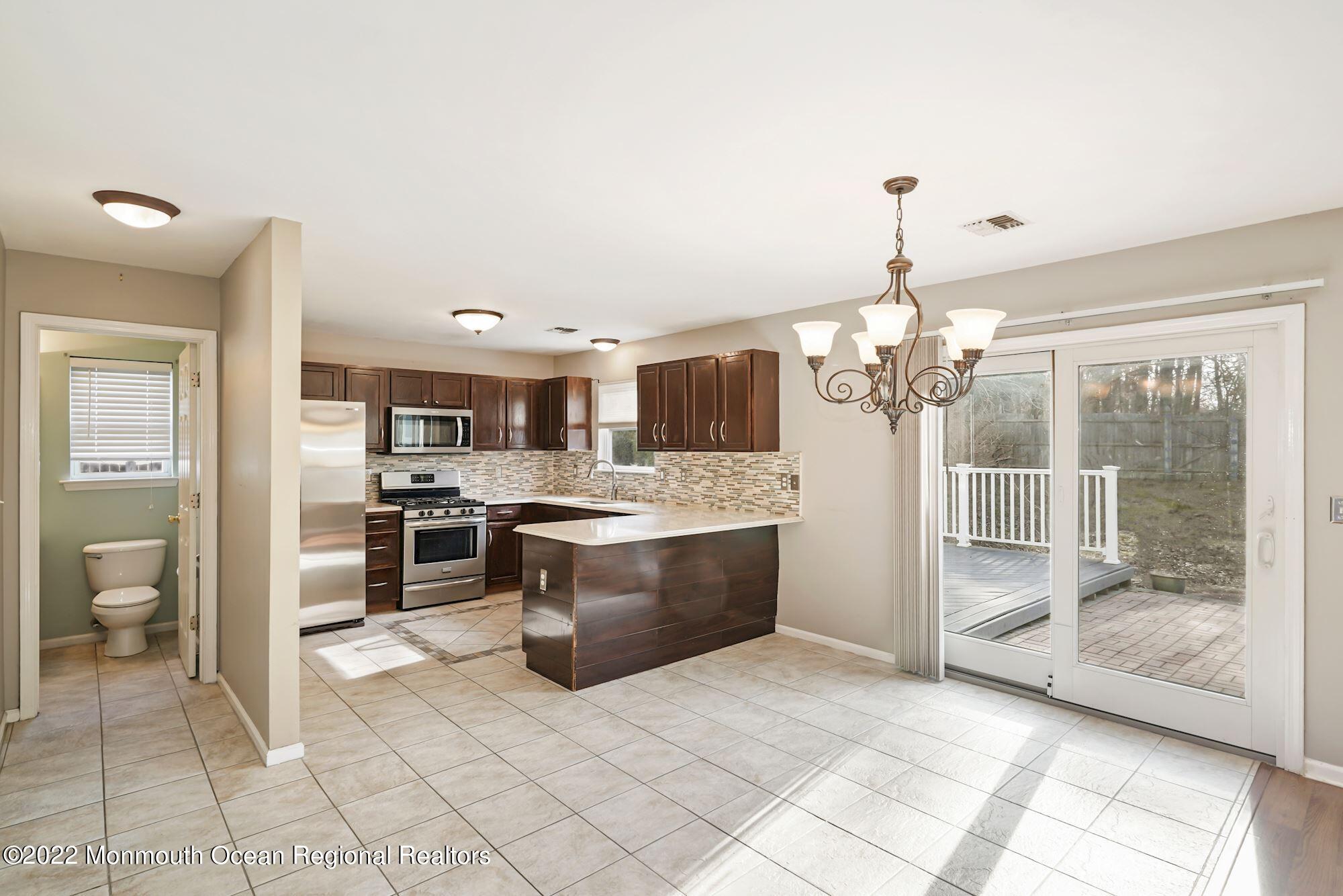 60 Dolphin Circle West Bayville, NJ 08721 - Photo 8 of 36 008_60_Dolphin_Circle_W_370056_692392