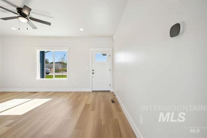 937 Sierra Street Vale, OR 97918 - Photo 15 of 22 Laminate floors - Photo similar