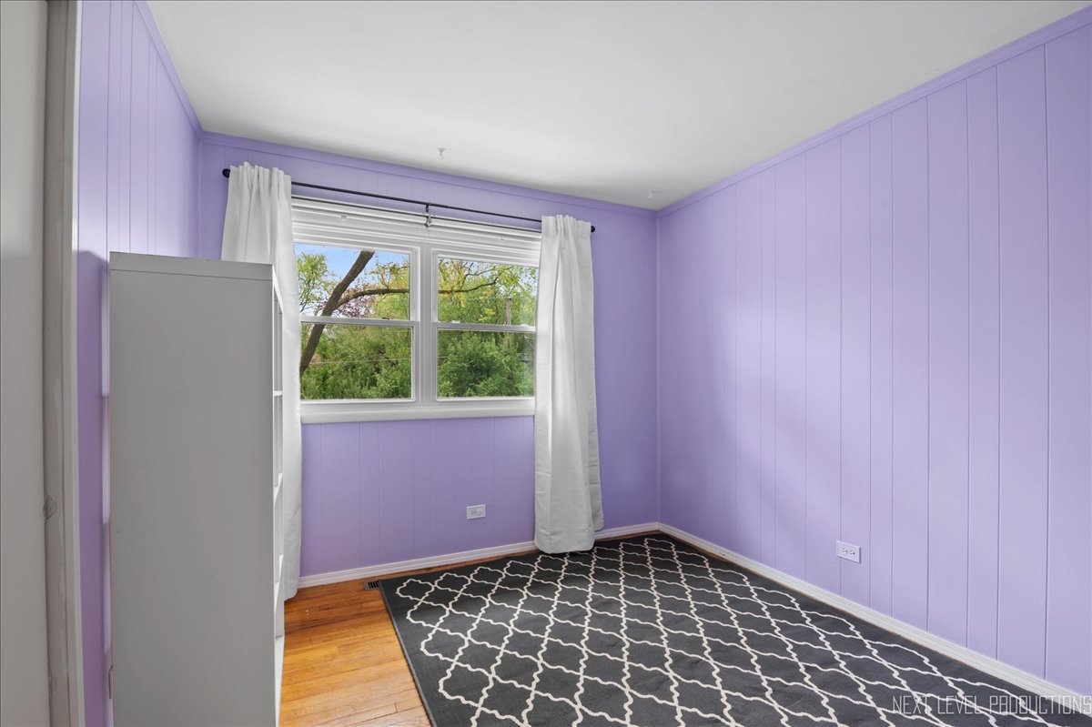515 Hillcrest Boulevard Hoffman Estates, IL 60169 - Photo 14 of 29 a view of an empty room and window