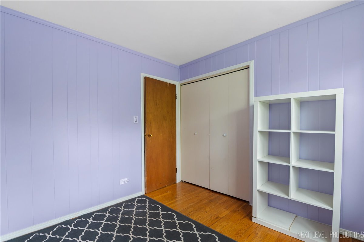 515 Hillcrest Boulevard Hoffman Estates, IL 60169 - Photo 15 of 29 a view of an empty room with a window