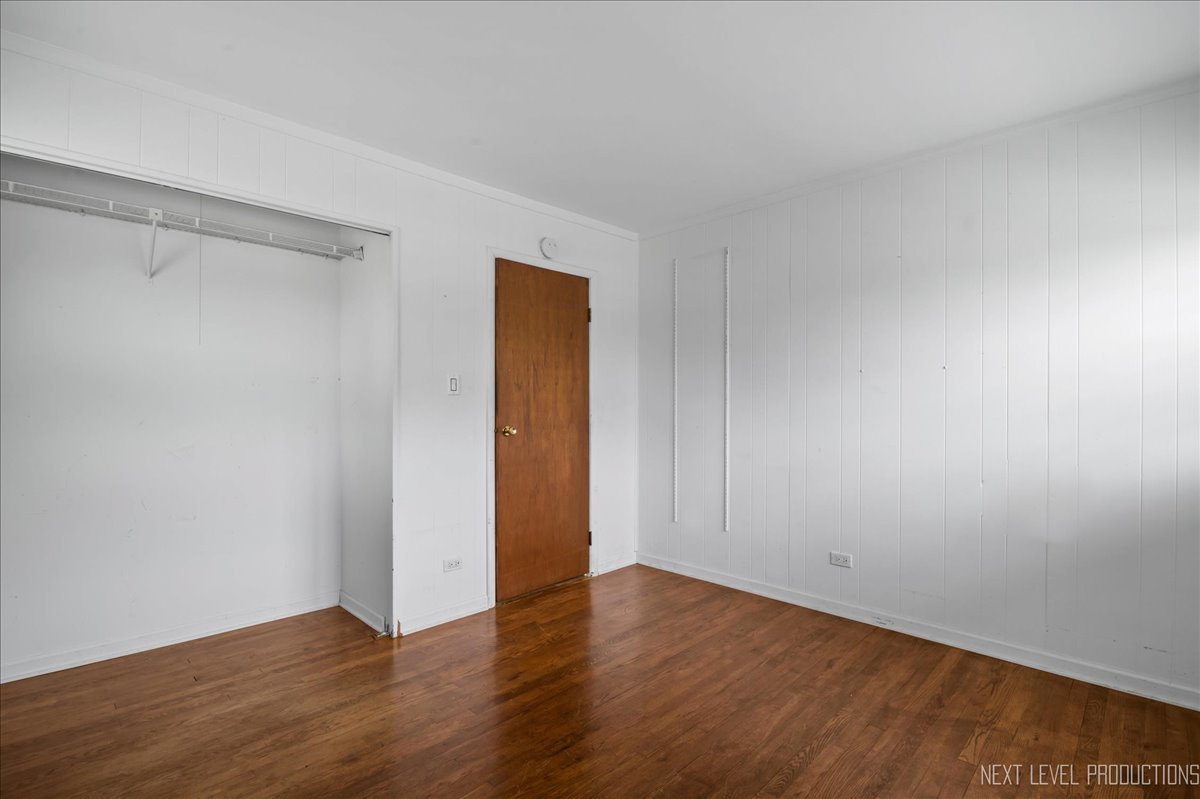 515 Hillcrest Boulevard Hoffman Estates, IL 60169 - Photo 17 of 29 a view of an empty room with wooden floor and a window