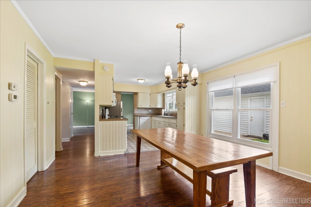 515 Hillcrest Boulevard Hoffman Estates, IL 60169 - Photo 5 of 29 a view of a dining room with furniture wooden floor and chandelier