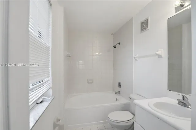 $3,000 | 4435 Southwest 160th Avenue, Unit 214, Miramar, FL 33027