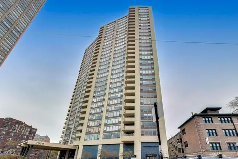 $225,000 | 3930 North Pine Grove Avenue, Unit 2912, Chicago, IL 60613