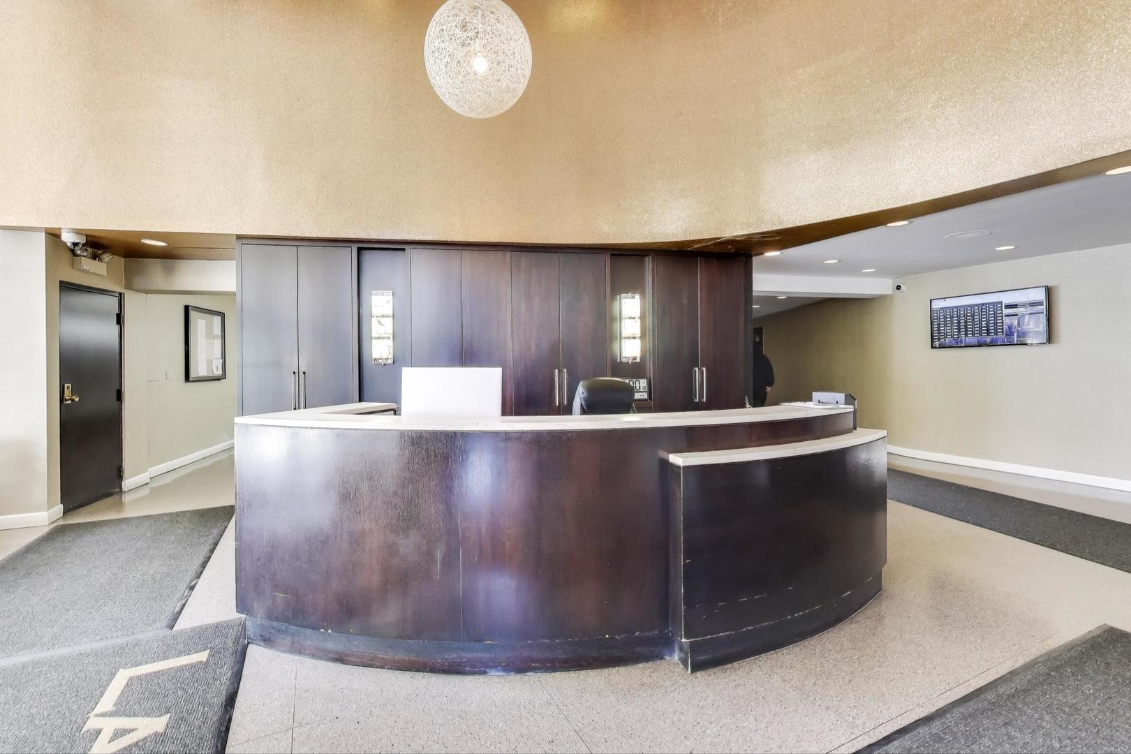 3930 North Pine Grove Avenue, Unit 2912 Chicago, IL 60613 - Photo 11 of 46