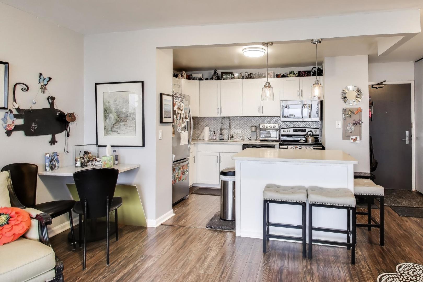 3930 North Pine Grove Avenue, Unit 2912 Chicago, IL 60613 - Photo 16 of 46