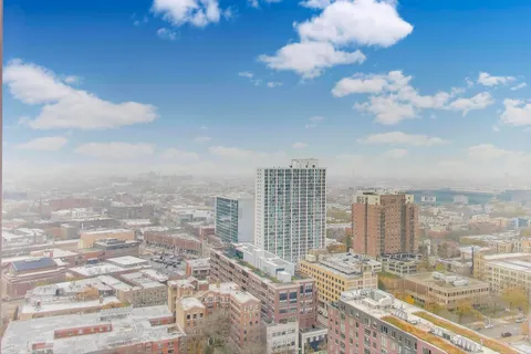 $225,000 | 3930 North Pine Grove Avenue, Unit 2912, Chicago, IL 60613