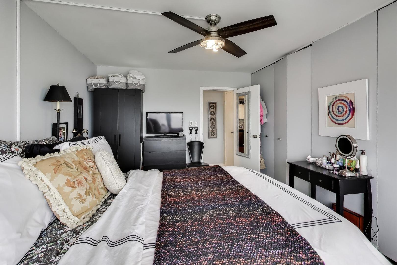 3930 North Pine Grove Avenue, Unit 2912 Chicago, IL 60613 - Photo 23 of 46