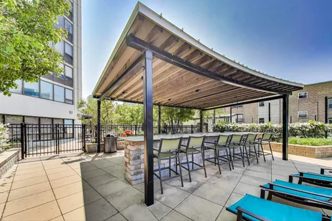 $225,000 | 3930 North Pine Grove Avenue, Unit 2912, Chicago, IL 60613