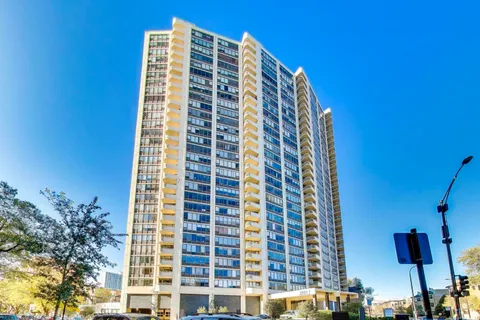 $225,000 | 3930 North Pine Grove Avenue, Unit 2912, Chicago, IL 60613