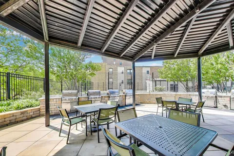 $225,000 | 3930 North Pine Grove Avenue, Unit 2912, Chicago, IL 60613