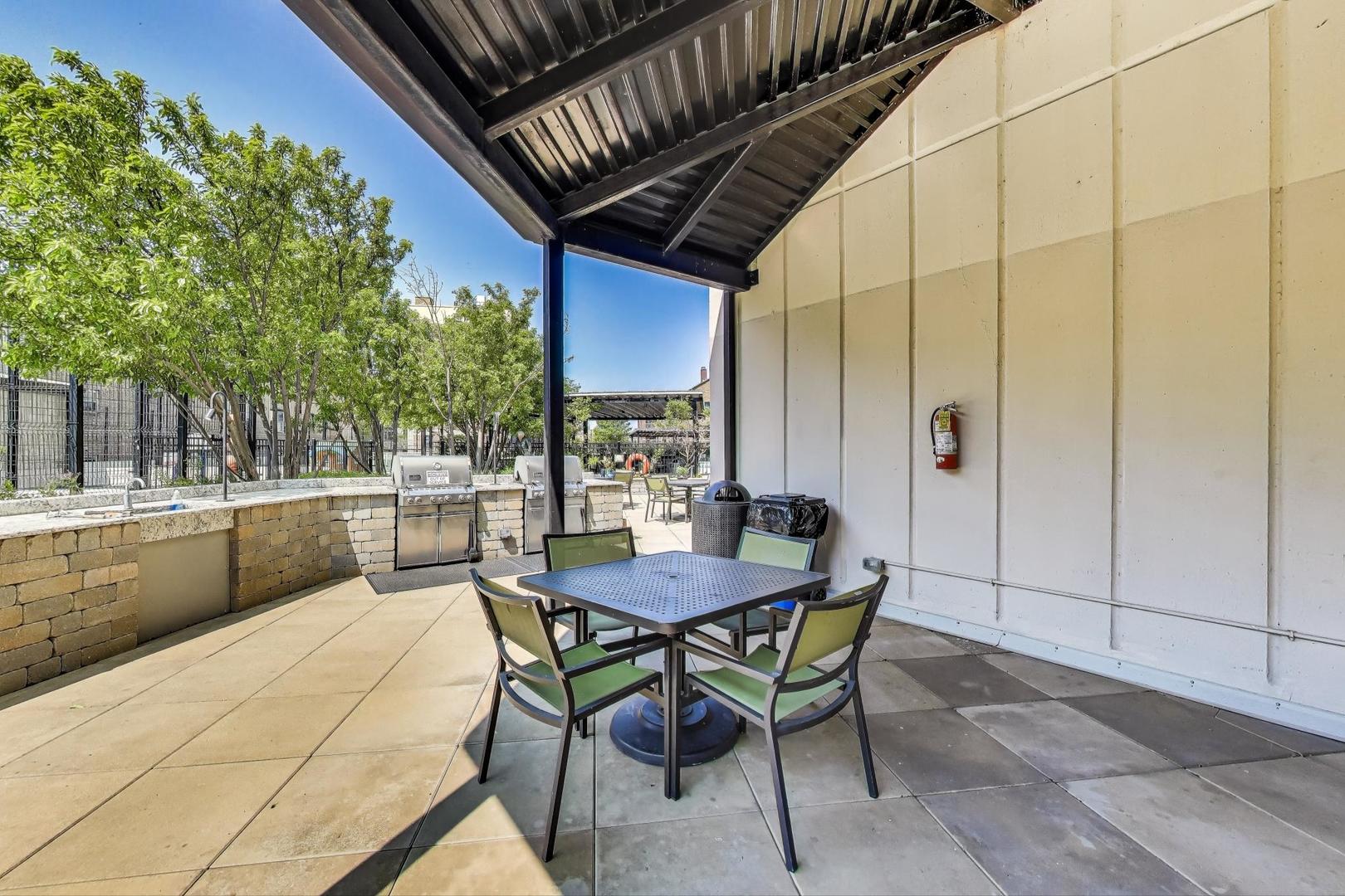 3930 North Pine Grove Avenue, Unit 2912 Chicago, IL 60613 - Photo 33 of 46