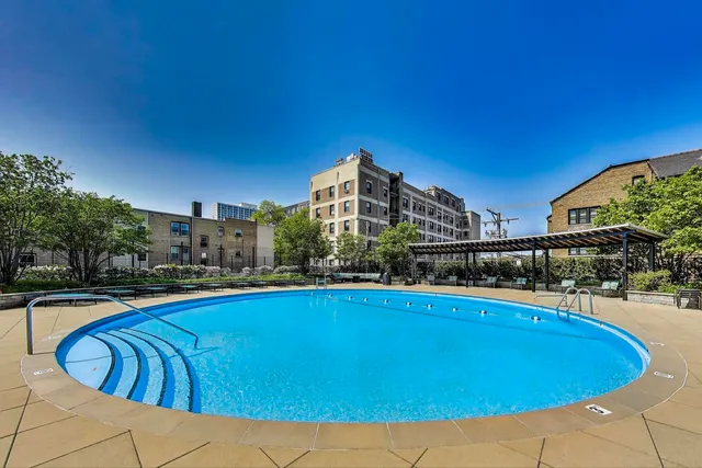 $225,000 | 3930 North Pine Grove Avenue, Unit 2912, Chicago, IL 60613