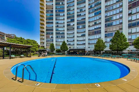 $225,000 | 3930 North Pine Grove Avenue, Unit 2912, Chicago, IL 60613