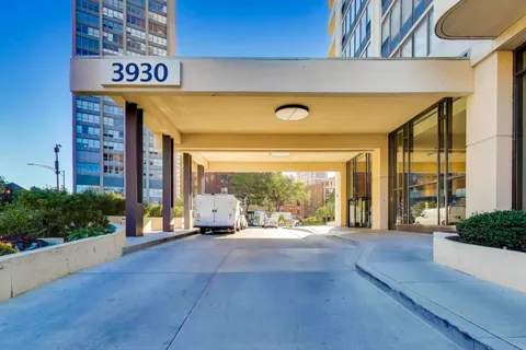 $225,000 | 3930 North Pine Grove Avenue, Unit 2912, Chicago, IL 60613