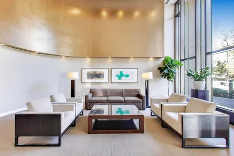 $225,000 | 3930 North Pine Grove Avenue, Unit 2912, Chicago, IL 60613