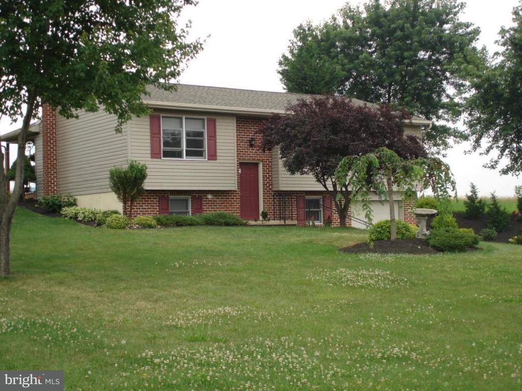 179 Bomberger Road Lititz, PA 17543 - Photo 3 of 32