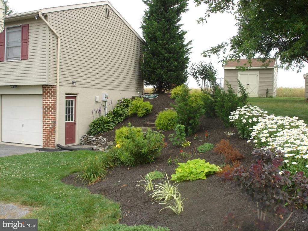 179 Bomberger Road Lititz, PA 17543 - Photo 4 of 32