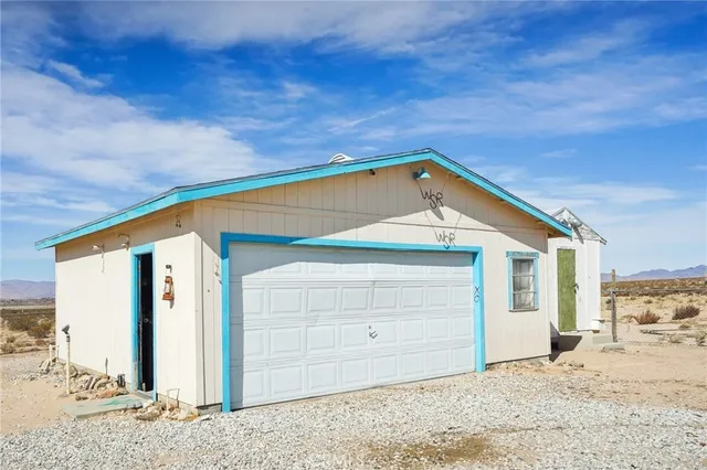 $325,000 | 11330 Lakeview Avenue, Lucerne Valley, CA 92356