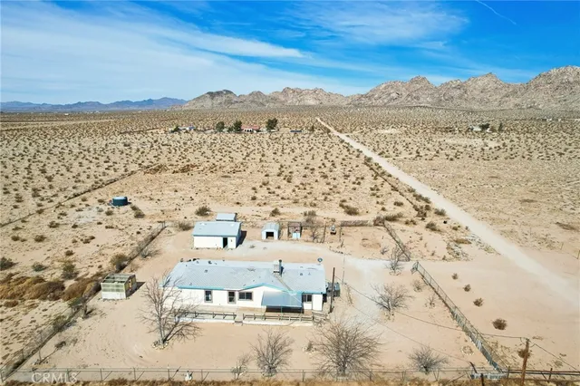 $325,000 | 11330 Lakeview Avenue, Lucerne Valley, CA 92356