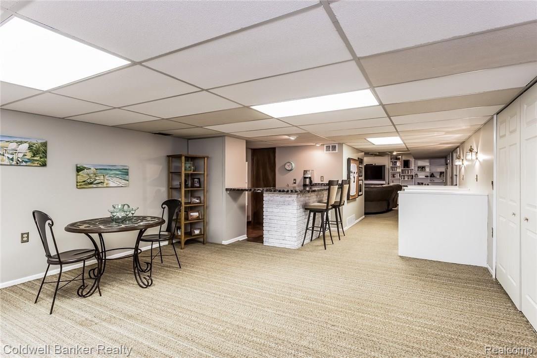 2104 Bone Road Holly, MI 48442 - Photo 25 of 38 034-Family_Room-2280282-medium.jpg