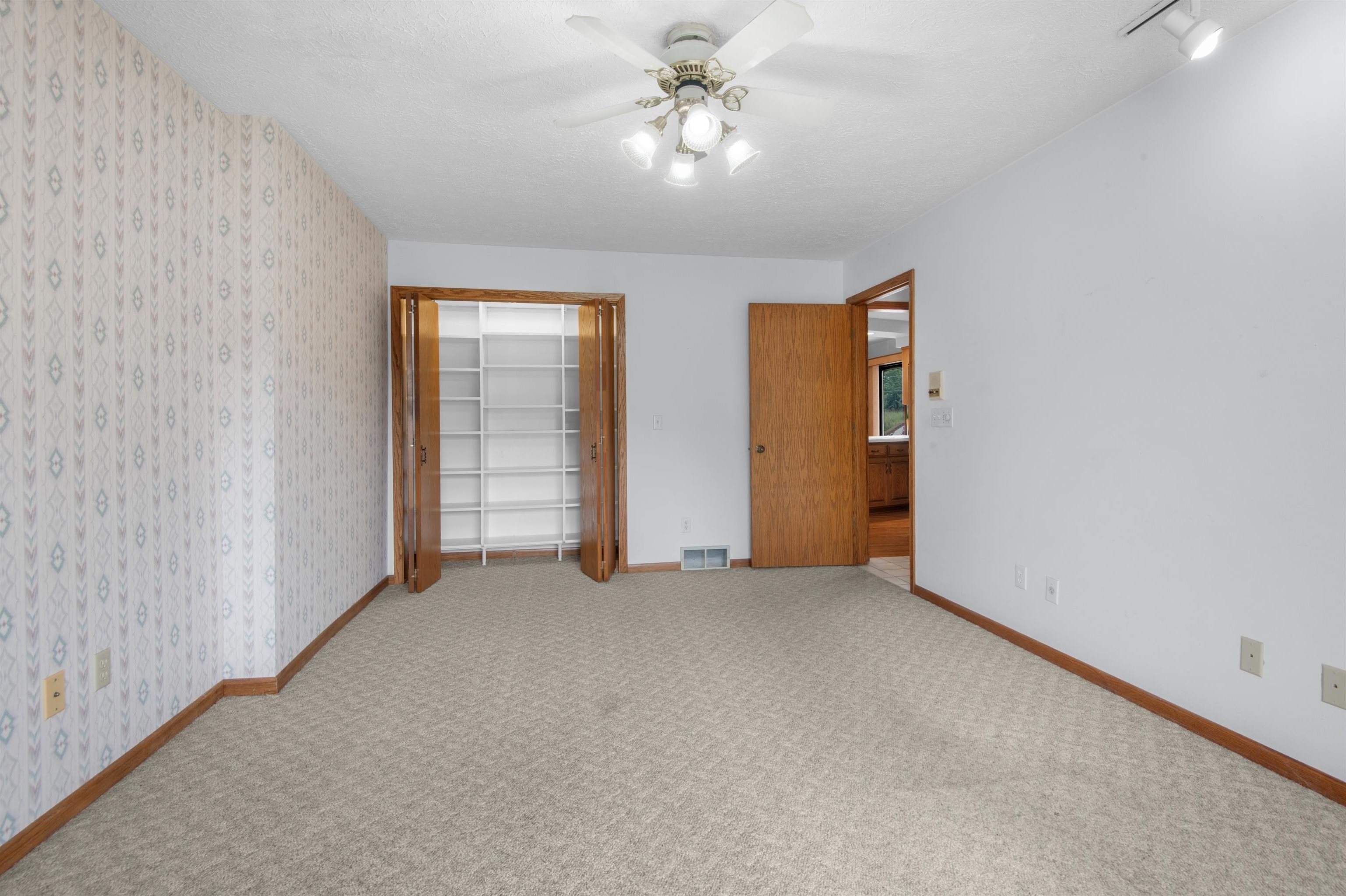 3401 North Fiesta Drive Appleton, WI 54911 - Photo 16 of 37
