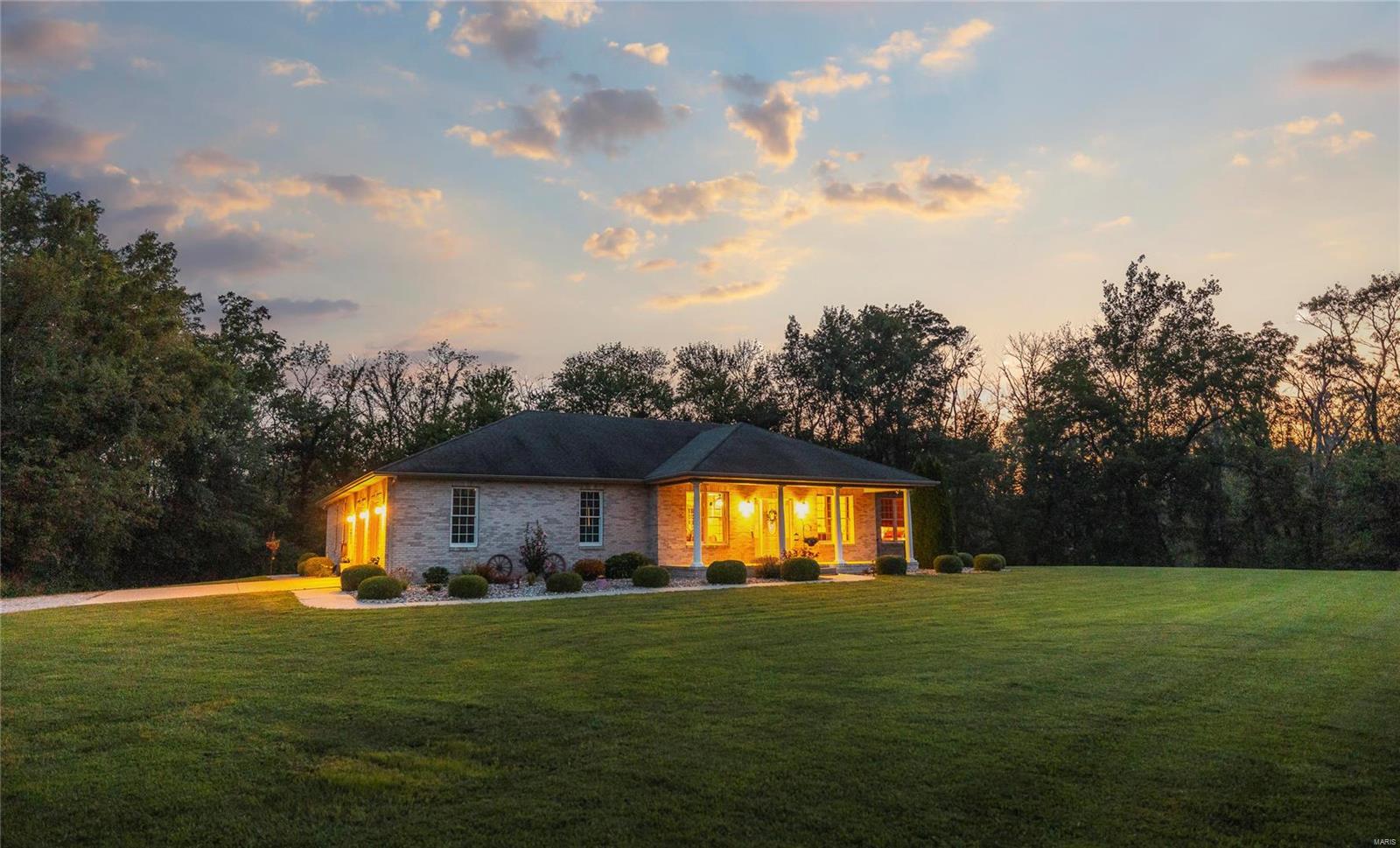 9605 East Kirsch Road Troy, IL 62294 - Photo 1 of 28