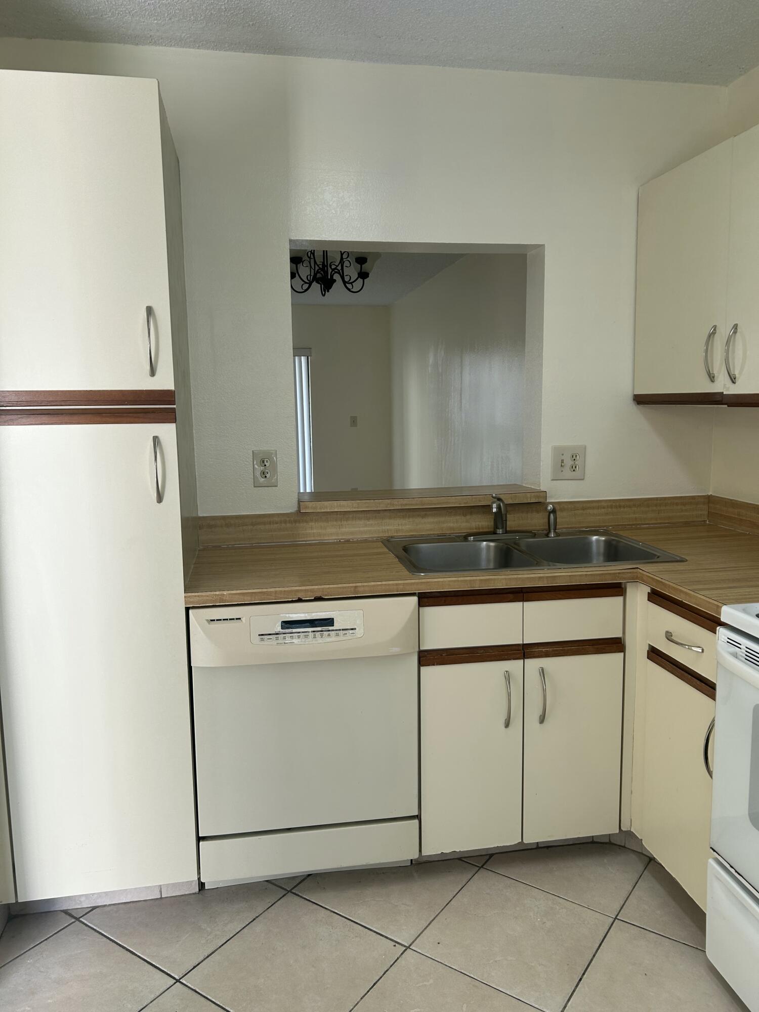 21950 Soundview Terrace, Unit 105 Boca Raton, FL 33433 - Photo 3 of 14 4