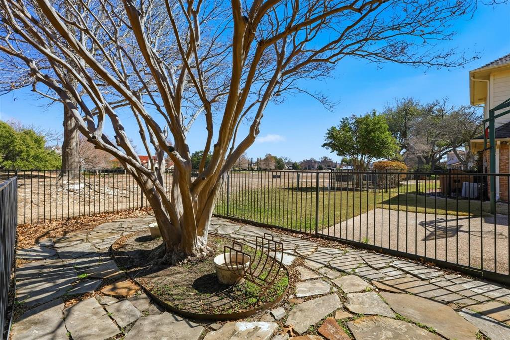 5806 Bent Trail Dallas, TX 75248 - Photo 26 of 32