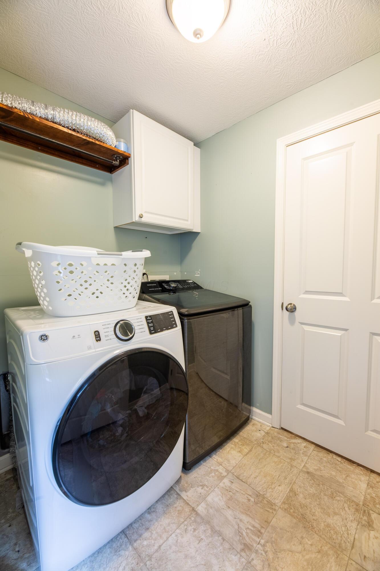 8034 Ravine Run Lane Columbus, OH 43235 - Photo 27 of 57 Equipped laundry room