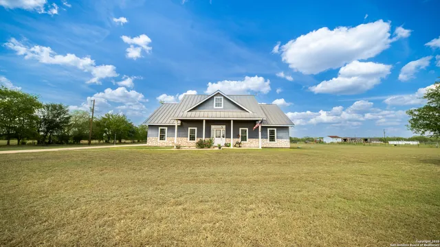$625,000 | 1005 County Road 678 East, Natalia, TX 78059