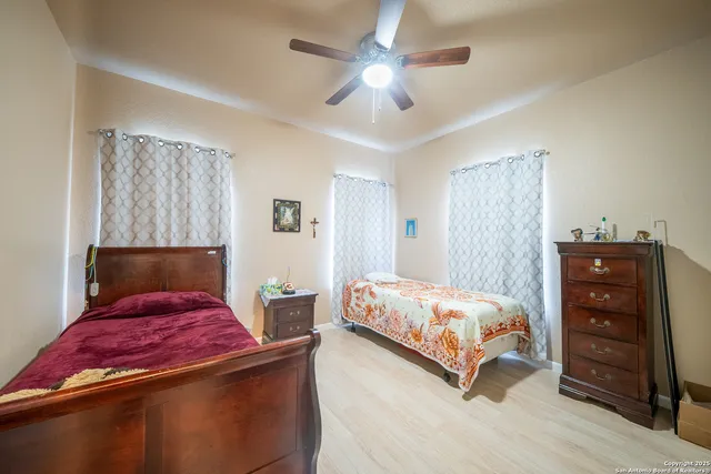 $625,000 | 1005 County Road 678 East, Natalia, TX 78059