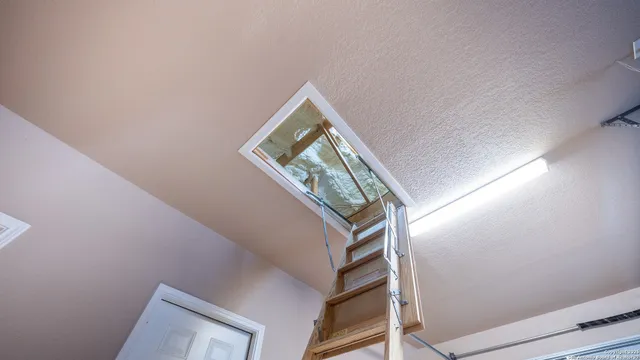 $625,000 | 1005 County Road 678 East, Natalia, TX 78059